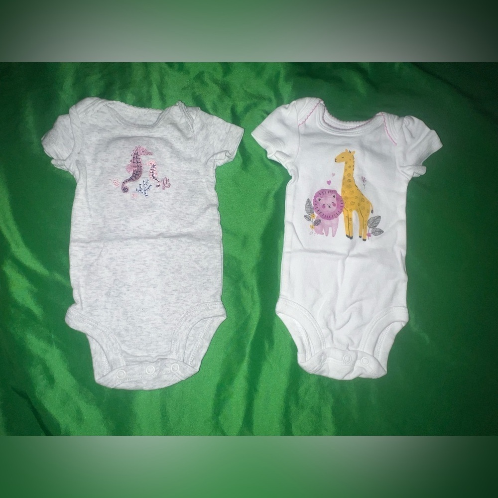 Carter's Gray and White Animal Print Bodysuits size Newborn